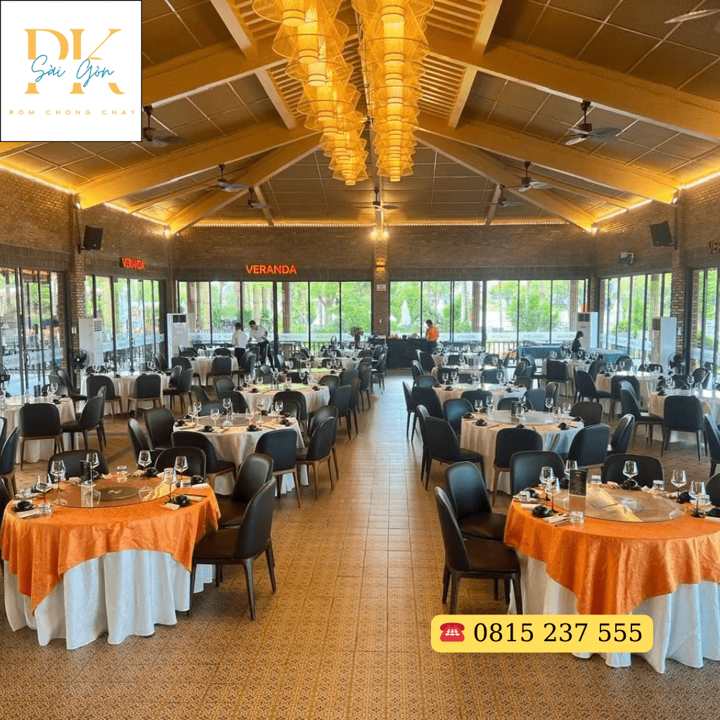 Bản Sắc Truyền Thống Được Tái Hiện Trọn Vẹn Trong Từng Góc Decor Tại Hiên Nhà Veranda 4 Trần cót ép nhân tạo có mặt cả những không gian nhà hàng, hội nghị, góp phần đưa không gian lên một tầm cao mới